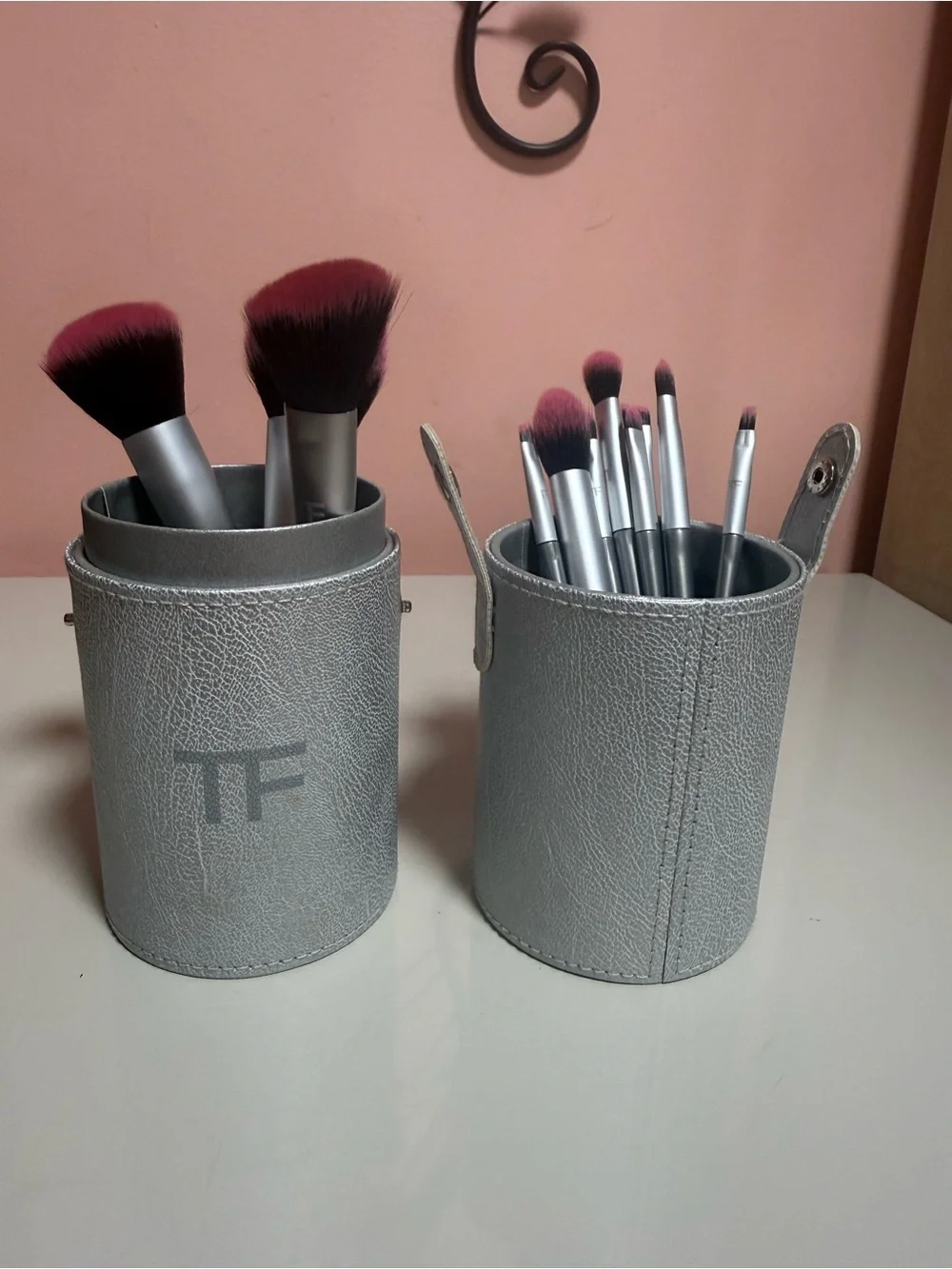 Like TF Synthetic Fiber Makeup Brush Set Gray/Pink w/ Carrying Case